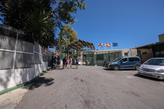 Archivo - Imagen de archivo de la entrada del Centro de Estancia Temporal de Inmigrantes, en Ceuta (España)