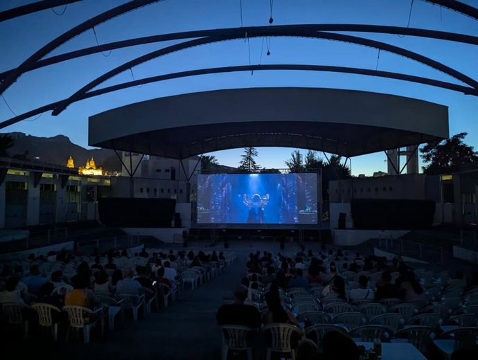 Proyección de una película en el cine de verano de Jaén. Imagen de Archivo.