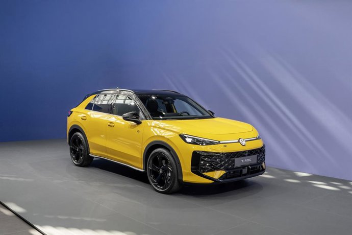 Volkswagen abre la preventa del nuevo T-Roc Mild Hybrid, disponible desde noviembre por 30.845 euros.