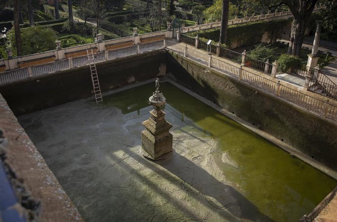 Archivo - El estanque de Mercurio, en el inicio de sus obras de rehabilitación en 2023. Imagen de archivo.