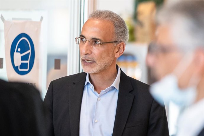 Archivo - September 9, 2020, Paris, France, FRANCE: Trial of Tariq Ramadan (C) for revealing the name of one of the women accusing him of rape, in a book and in an interview, in Paris on September 9, 2020. The prosecution accused him of violating a law pr