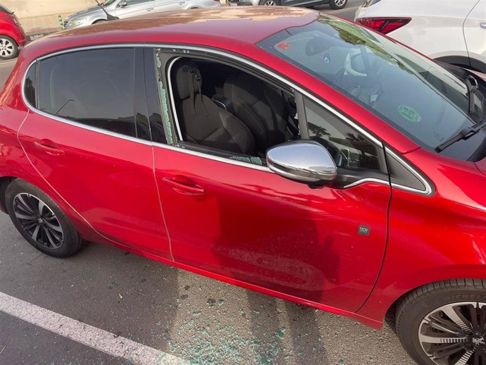 Vehículo en el que se encontraba el menor rescatado por Policía Local en Cabo de Palos