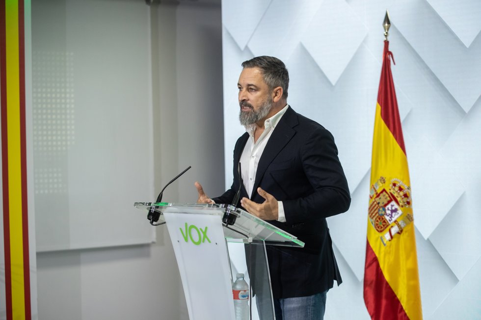 El presidente de VOX, Santiago Abascal, durante una rueda de prensa, en la sede VOX, a 14 de julio de 2025, en Madrid (España).