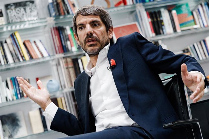 El ministro de Cultura, Ernest Urtasun, durante una entrevista para Europa Press en el Ministerio de Cultura, a 27 de agosto de 2025, en Madrid (España). Ernest Urtasun es un economista, diplomático y político español nacido en Barcelona en 1982 y es el a