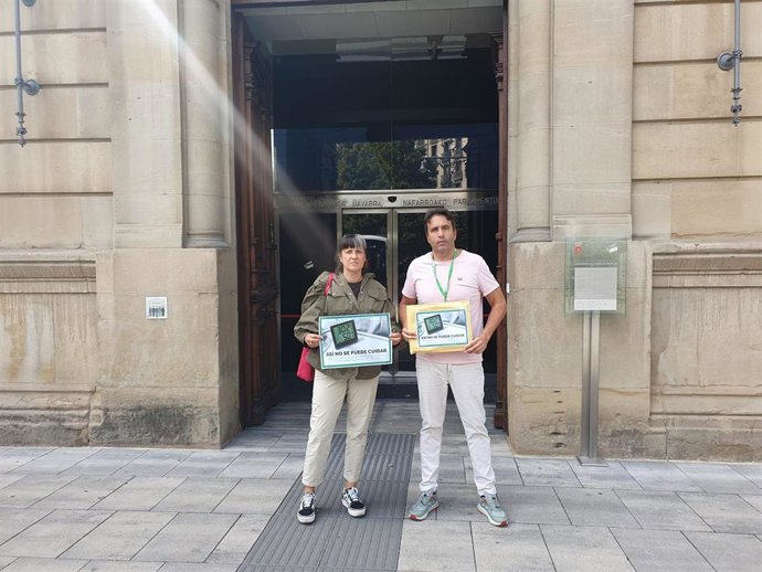 Satse entrega más de 2.000 firmas en el Parlamento de Navarra para exigir soluciones contra el calor en centros sanitarios.