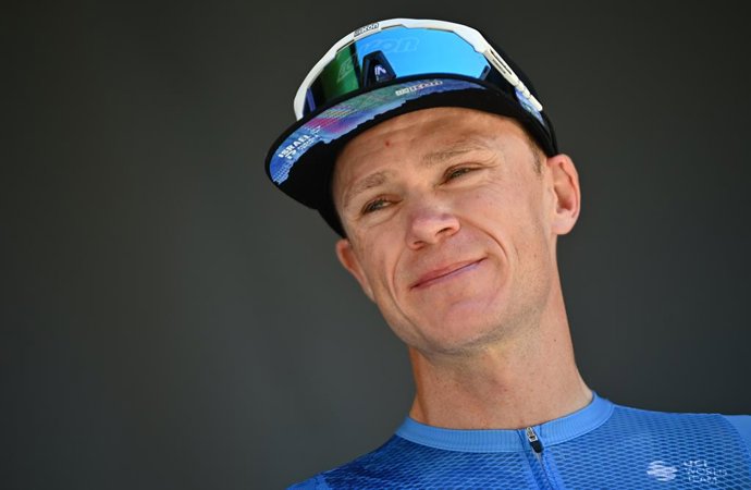 Archivo - 10 July 2022, Switzerland, Aigle: British cyclist Chris Froome of Israel-Premier Tech is seen before the start of the ninth stage of the 109th edition of the Tour de France cycling race, a 193-kilometer-long mountain stage from Aigle in Switzerl