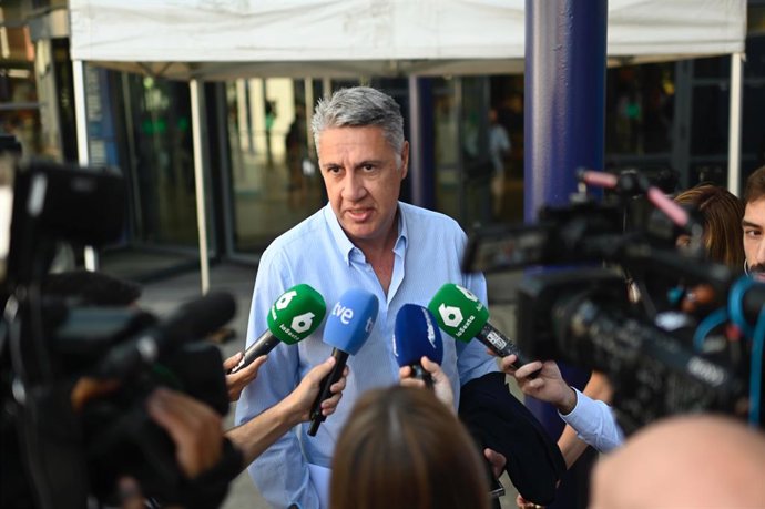 Archivo - Arquivo - O prefeito de Badalona, Xavier García Albiol, atende à imprensa durante o segundo dia do XXI Congresso Nacional do Partido Popular, em 5 de julho de 2025, em Madri (Espanha). Com o slogan "Tomar posição pela Espanha", o 21º Congresso N