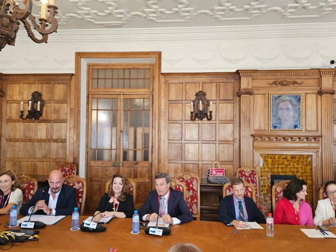 El conseller de Sanidad, Marciano Gómez, en un encuentro de los Cursos de Verano de la Universidad Internacional Menéndez Pelayo en Santander