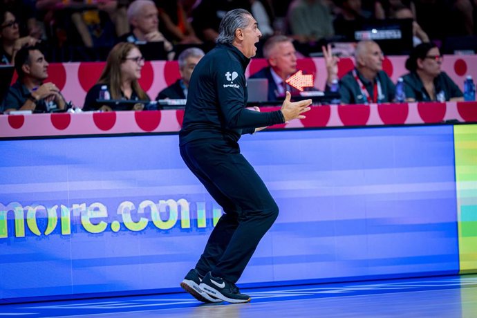 Sergio Scariolo mostra sua raiva durante o jogo entre Geórgia e Espanha no Eurobasket 2025
