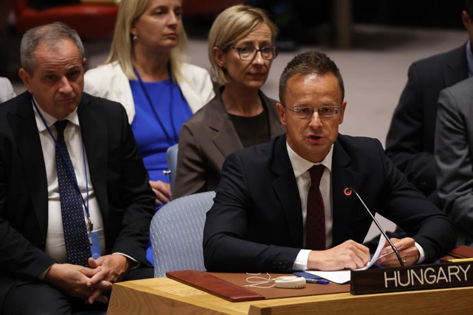 Archivo - 23 de julho de 2025, Nova York, Nova York, EUA: PETER SZIJJARTO, Ministro das Relações Exteriores da Hungria, faz comentários durante uma reunião do Conselho de Segurança da ONU sobre Gaza na sede da ONU. Falando a partir do assento da Hungria, 