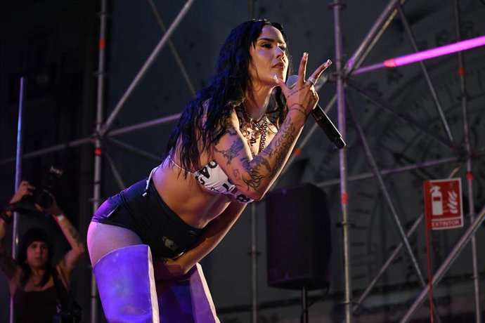 Archivo - La cantante La Zowi en una imagen de archivo durante su concierto en el MADO 2024, en la Puerta del Sol, a 5 de julio de 2024