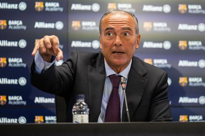 Archivo - El vicepresidente primero y del área deportiva del FC Barcelona, Rafa Yuste, en rueda de prensa