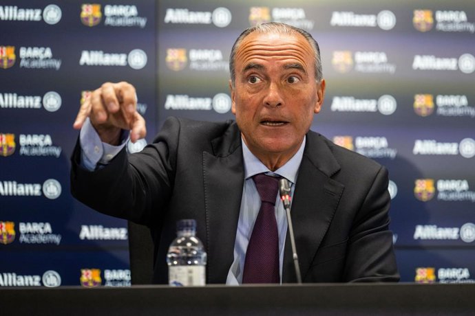 Archivo - El vicepresidente primero y del área deportiva del FC Barcelona, Rafa Yuste, en rueda de prensa