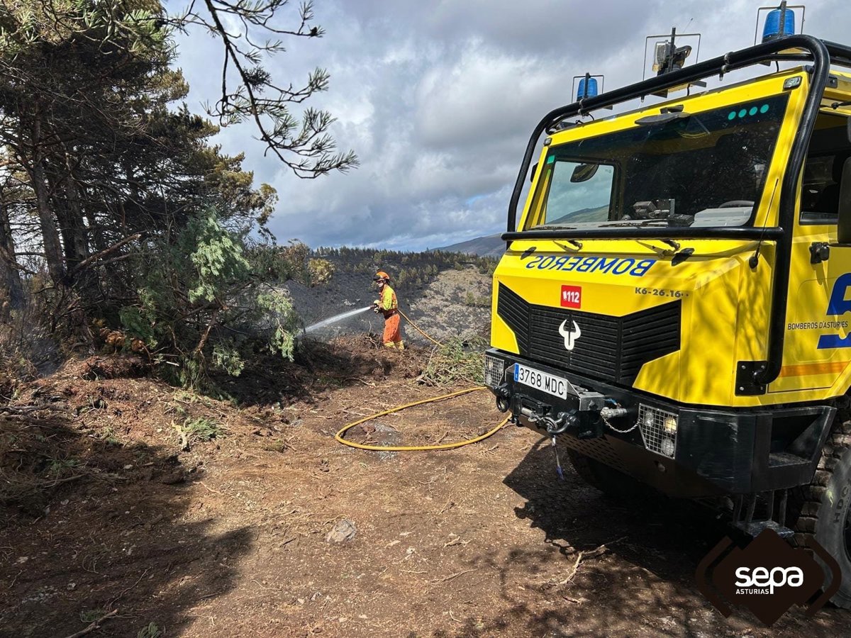 El de Ibias sigue siendo el único incendio forestal activo en Asturias