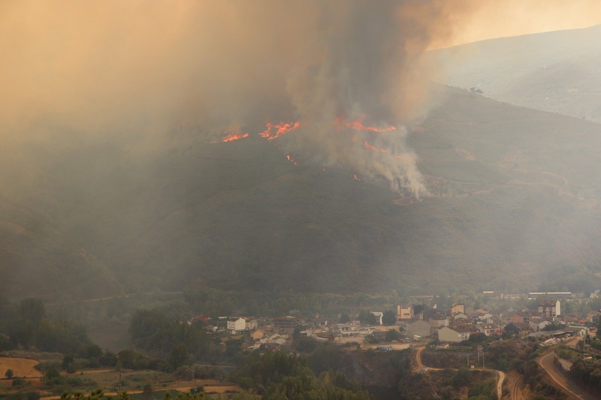 Controlado el incendio de Carballeda de Valdeorras (Ourense), que afecta a unas 5.000 hectáreas