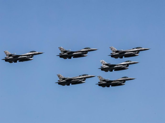 August 15, 2025, Warsaw, Mazowieckie, Poland: F-16 Fighting Falcon aircrafts fly during the Polish Army Day Parade on Wislostrada in Warsaw. Poland, a NATO East flank country, aims to up its military spendings to 5% GDP.