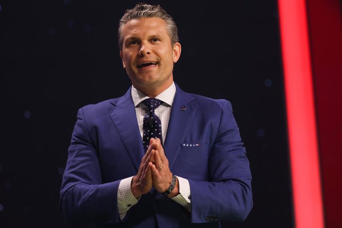 Archivo - 11 July 2025, US, Tampa: US Secretary of Defense Pete Hegseth on stage during day one of the Turning Point USA Student Action Summit on Friday. Photo: Luis Santana/Tampa Bay Times/ZUMA Press Wire/dpa