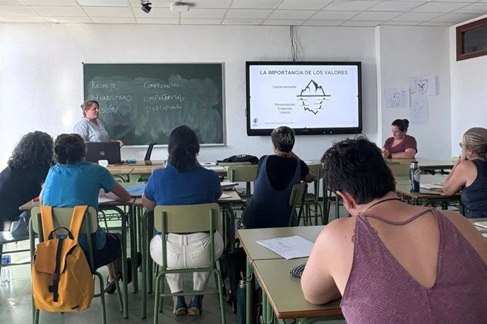 La Real Federación Española de Rugby rrenueva sus becas con el programa Mujer y Deporte para la formación de entrenadoras.