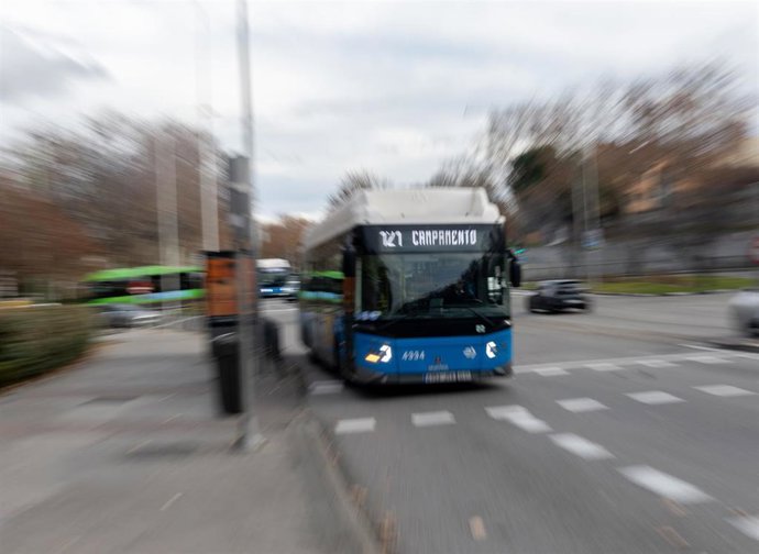 Archivo - Un autobús de la EMT el día que son gratuitos, a 8 de enero de 2025, en Madrid (España). 
