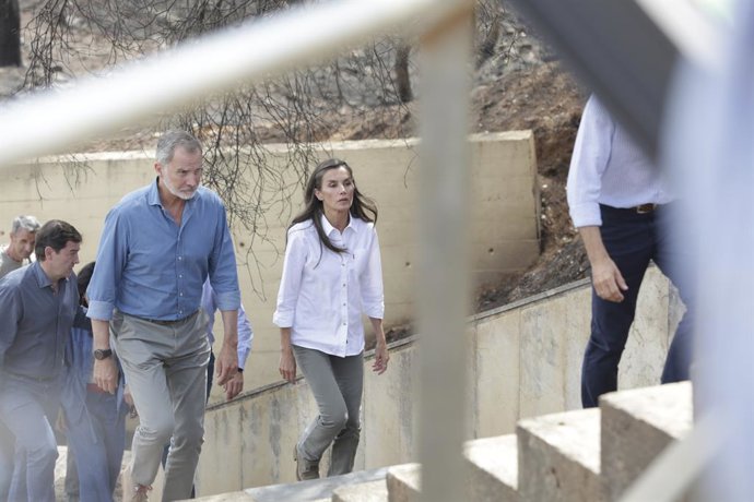 Los Reyes durante su visita al Parque de Las Médulas, a 27 de agosto de 2025, en Carucedo, León, Castilla y León (España). El objetivo es reunirse con afectados y autoridades para conocer las necesidades de los vecinos y mostrar el apoyo institucional a l