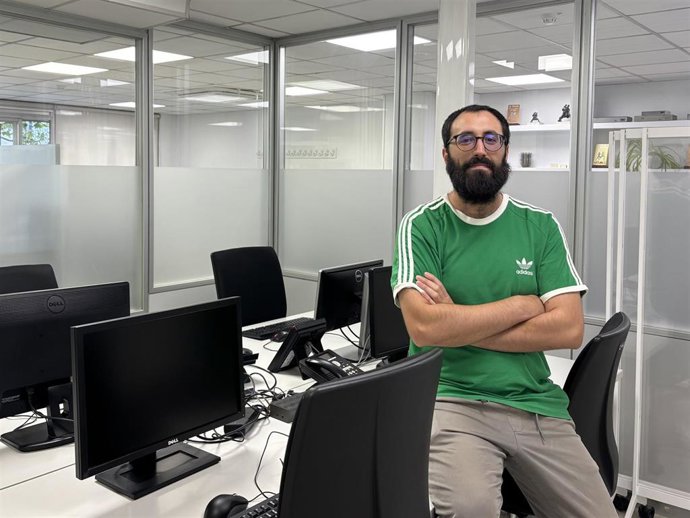 El periodista de Europa Press Esteban Heredero en la redacción central de la agencia.