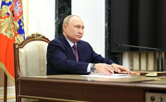 Archivo - HANDOUT - 25 September 2024, Russia, Moscow: Russian President Vladimir Putin speaks at the Security Council meeting on nuclear deterrence at the Kremlin. Photo: -/Kremlin/dpa - ATTENTION: editorial use only and only if the credit mentioned abov