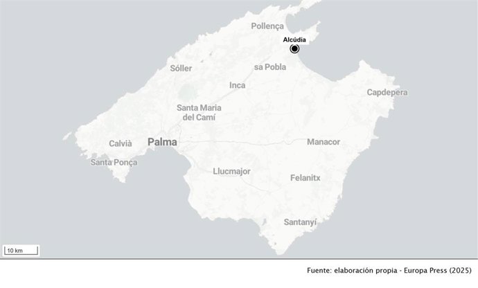 Incendio en un hotel de Alcúdia: varias personas atrapadas en un ascensor.