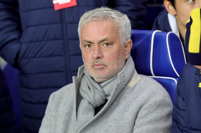 Archivo - Imagen de archivo de José Mourinho en un partido con el Fenerbahce.