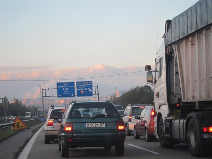 Archivo - Retenciones en la Autopista A66 (Y).