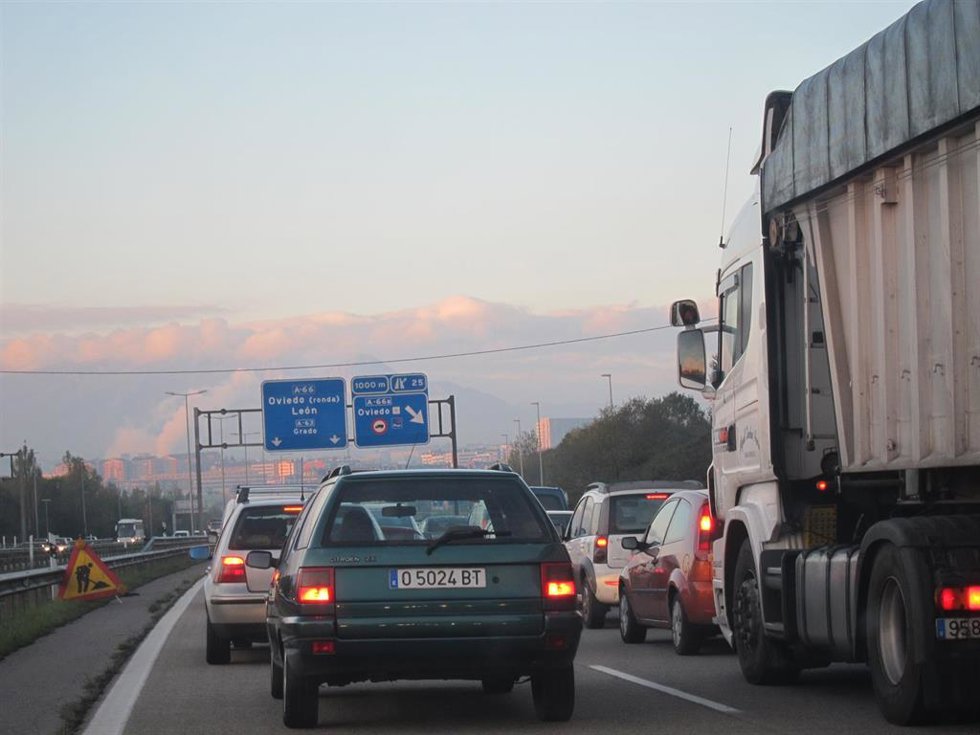 Archivo - Retenciones en la Autopista A66 (Y).