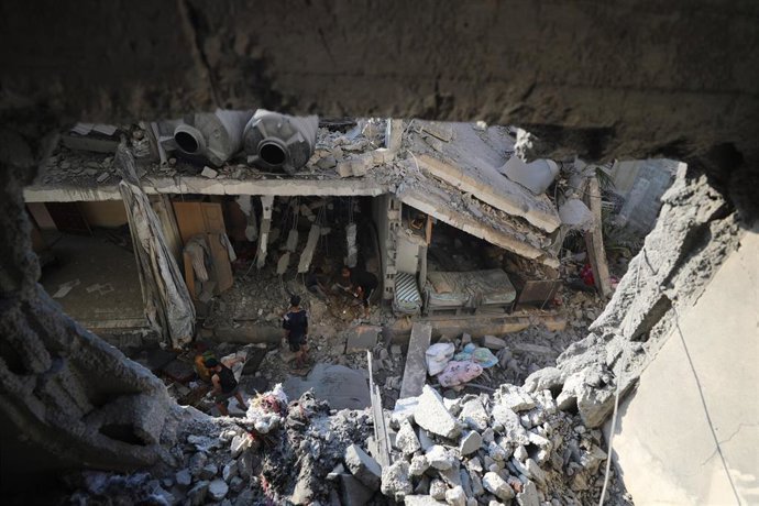 Archivo - Ataque israelí contra una vivienda en ciudad de Gaza