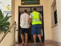 Detenido en Calp (Alicante) acusado de robar 30 matrículas de vehículos en una semana