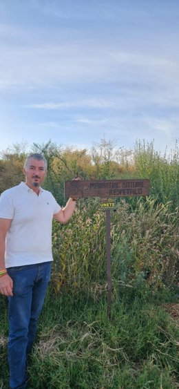 El concejal de Agricultura, Ganadería, Entorno Rural y Acción Comarcal del Ayuntamiento de Talavera de la Reina, Gerardo Sánchez, en la antigua fuente y lavadero de 'Los Caños'.