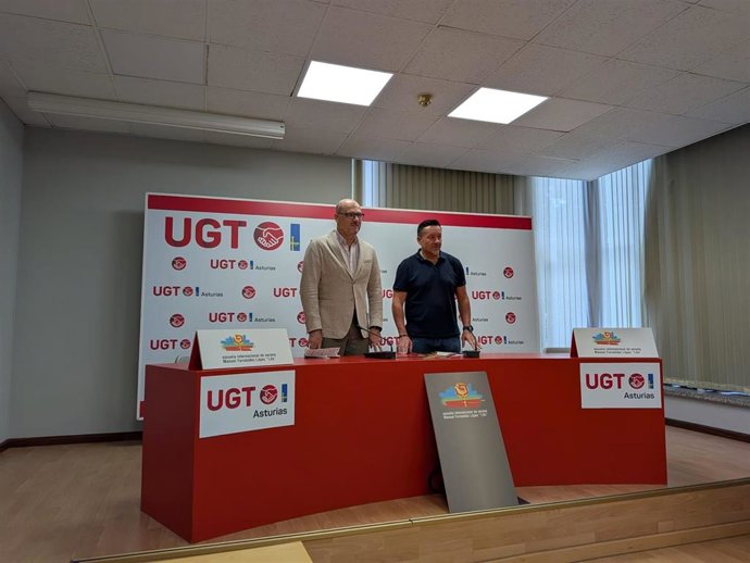 Javier Fernández Lanero, a la derecha