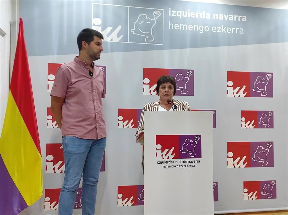 Carlos Guzmán, coordinador general de Izquierda Unida de Navarra, y Henar Moreno, responsable de Política Institucional de Izquierda Unida federal.