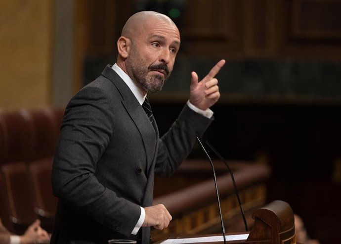 Archivo - El diputado del PP Jaime Miguel de los Santos González interviene durante una sesión plenaria, en el Congreso de los Diputados. ARCHIVO.