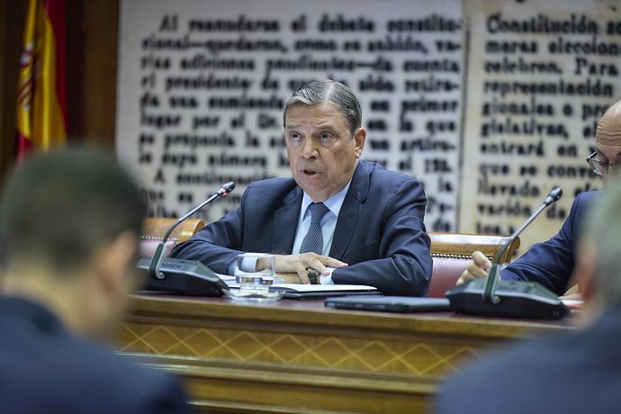 El ministro de Agricultura, Pesca y Alimentación, Luis Planas, comparece durante la Comisión de Agricultura, en el Senado, a 29 de agosto de 2025, en Madrid (España). Durante la comisión, ha informado sobre las medidas adoptadas por su ministerio ante la 