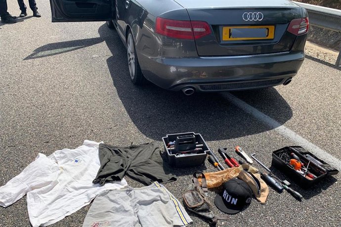 El vehículo en el que huyeron los tres presuntos autores de un robo con fuerza en Pla d'Urgell (Lleida)