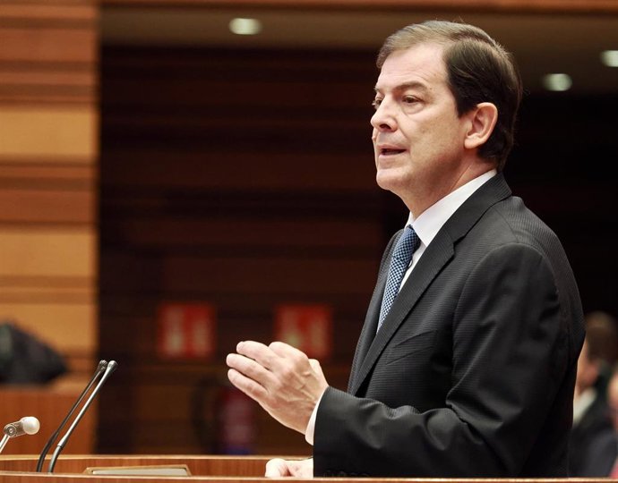 El presidente de la Junta, Alfonso Fernández Mañueco, comparece ante el Pleno de las Cortes para informar sobre los incendios forestales en la Comunidad.