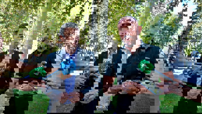 El vicesecretario de Educación e Igualdad del PP, Jaime de los Santos, atendiendo a los medios