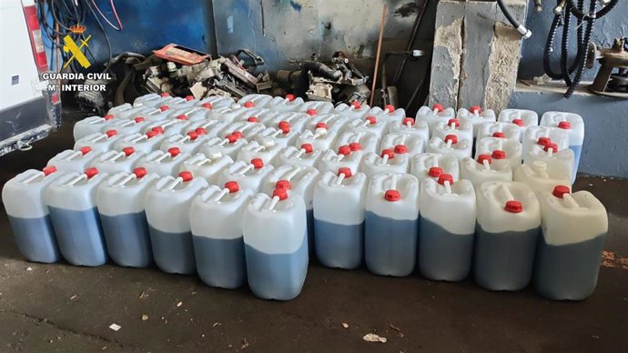 Garrafas de combustible intervenidas.