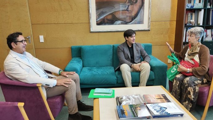 Reunión de Borja Sánchez con representantes de la Asociación Española contra el Cáncer