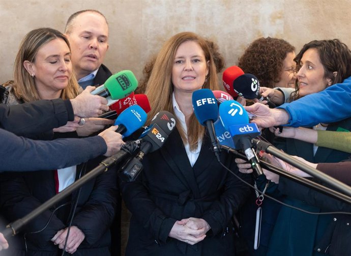 Archivo - La consejera de Madrid, Ana Davila, atiende a los medios a su salida de la XIII Conferencia Sectorial de la Inmigración, en la sede del Ministerio, a 17 de marzo de 2025, en Madrid (España). 