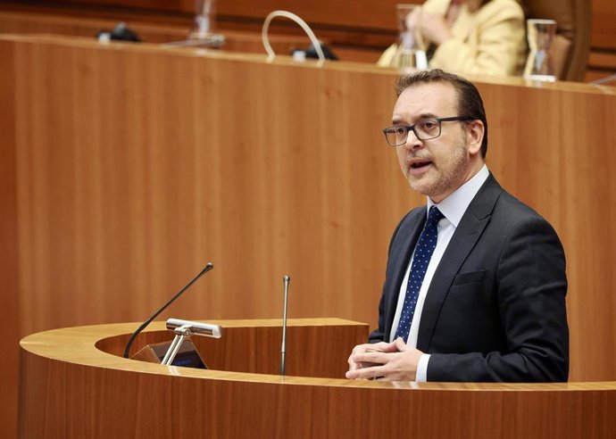El procurador del PP Ricardo Gavilanes interviene durante el Pleno de las Cortes para informar sobre los incendios forestales en la Comunidad, en el Parlamento autonómico, a 29 de agosto de 2025, en Valladolid, Castilla y León (España).