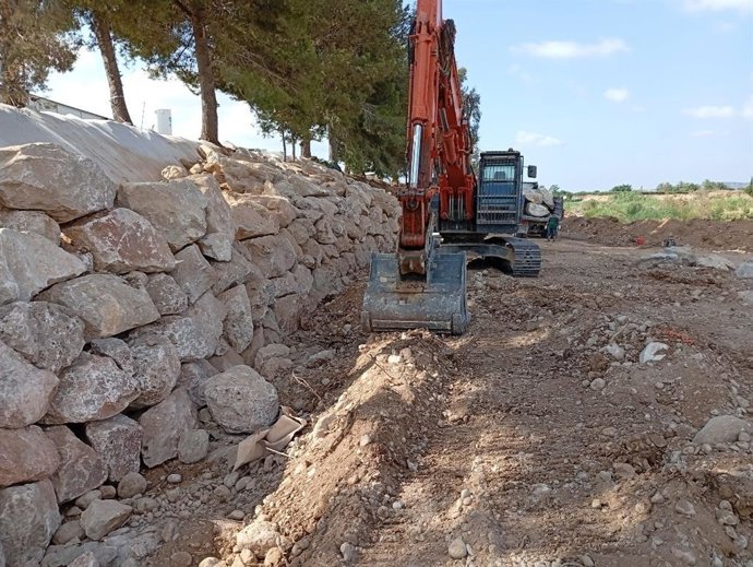 Colocación de una escollera en Alfarp