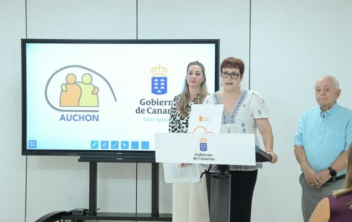 La consejera de Bienestar Social del Gobierno de Canarias, Candelaria Delgado, en la presentación del 'Programa Auchón'