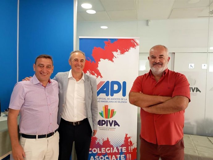 Los expertos Lluis Planells, Luis Fabra y Vicente Díez en la presentación del Informe sobre el Mercado Inmobiliario de Valencia del segundo trimestre de 2025