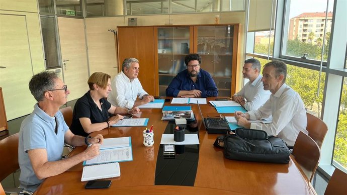 Las direcciones generales de Atención Primaria, Salud Publica y Centros Docentes han coordinado los detalles del protocolo de vacunación