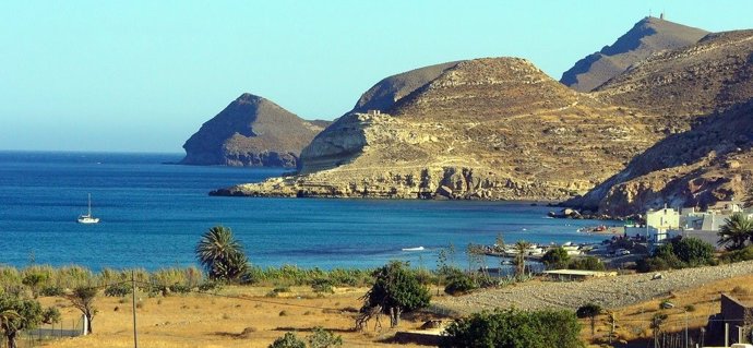 Archivo - Playa de Las Negras, en Níjar (Almería).