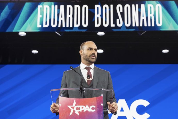 Archivo - Arquivo - 20 de fevereiro de 2025, National Harbor, Maryland, Estados Unidos: Eduardo Bolsonaro fala durante o Dia 1 da Conferência CPAC 2025 no Gaylord Convention Center em National Harbor, Maryland, em 20 de fevereiro de 2025.